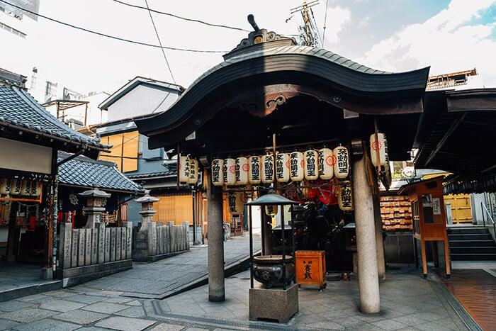 Hozenji temple