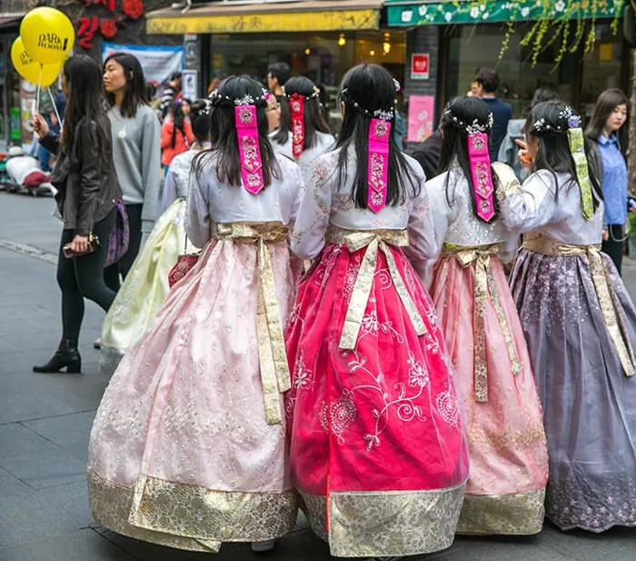People wearing hanbok in Insadong