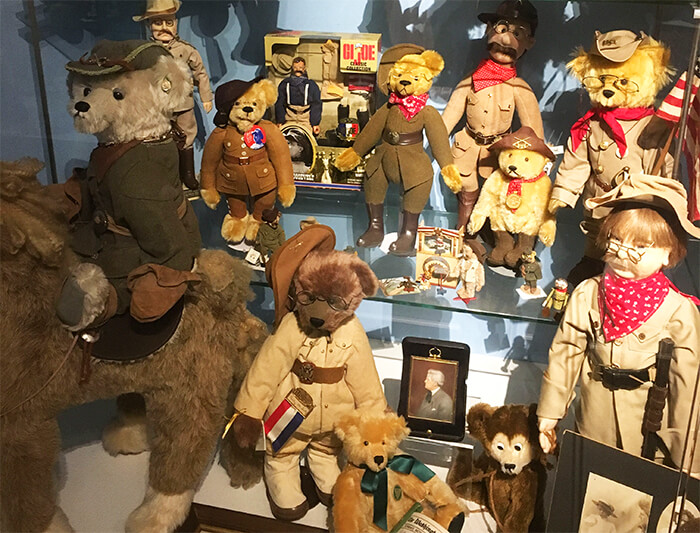 Susan Quinlan Doll & Teddy Bear Museum & Library