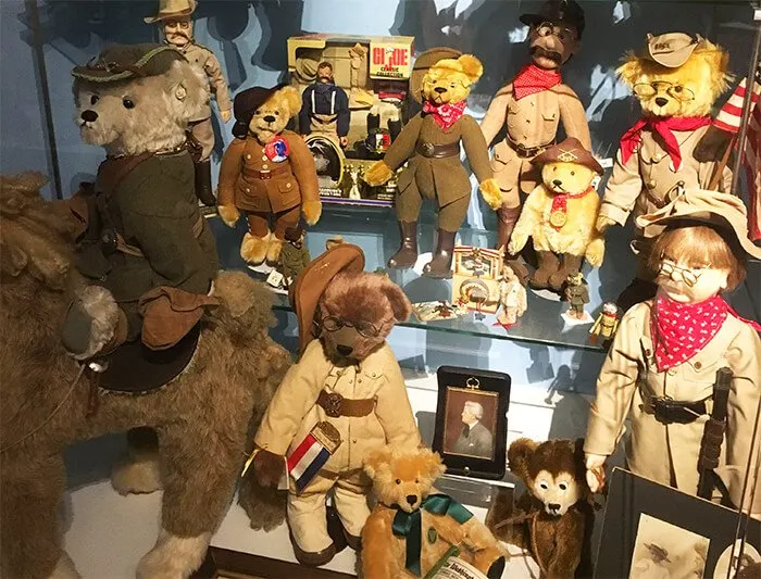 Susan Quinlan Doll & Teddy Bear Museum & Library