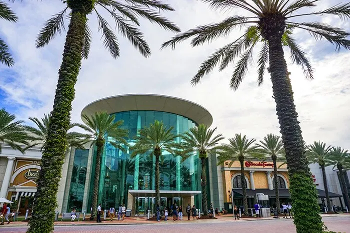 El centro comercial en millenia