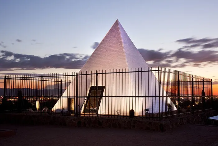 Governor Hunt Tomb