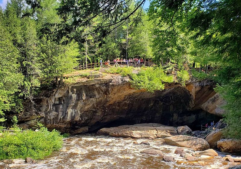 Natural Stone Bridge and Caves