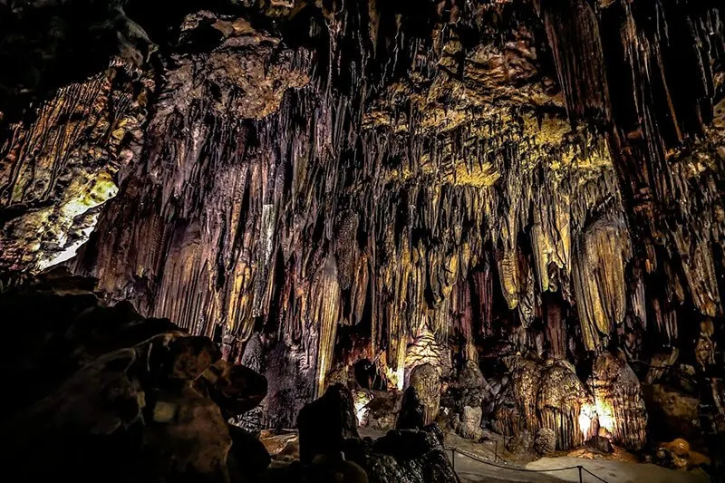 Majestic Caverns